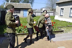 В Ершове работники культуры дали концерты на дому для тружеников тыла