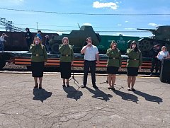 Во время стоянки "Воинского эшелона" для ершовцев и гостей города на перроне шел концерт