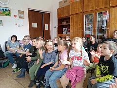 Ершовский кукольный театр дарит радость детям даже во время каникул