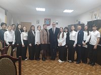 Глава Ершовского района поговорила с молодежью о важном