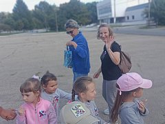 Юные ершовцы-патриоты вручили горожанам ленточки триколора