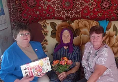 В свои 95 ершовская долгожительница по-прежнему не любит сидеть без работы