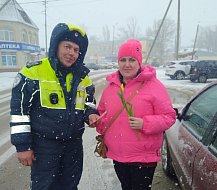 Ершовских автоледи поздравили с наступающим праздником