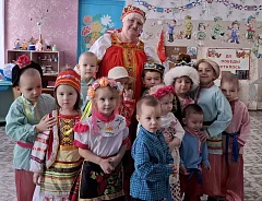 В ершовском селе Год единства народов открыли «Хороводом дружбы»